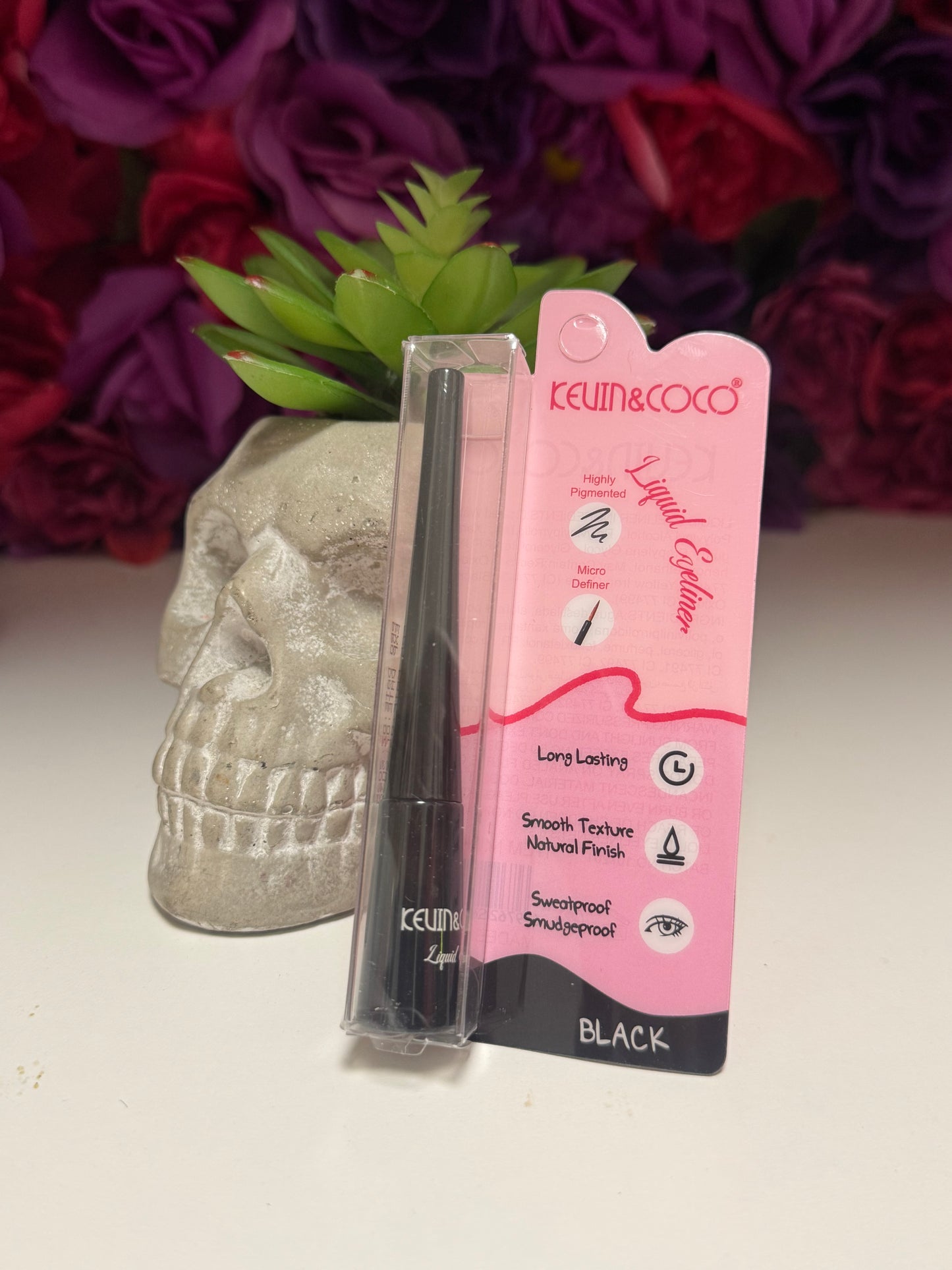 Liquid liner brush