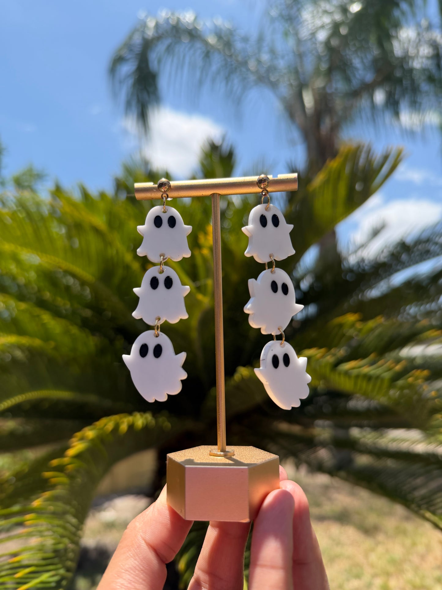 Flying ghosties