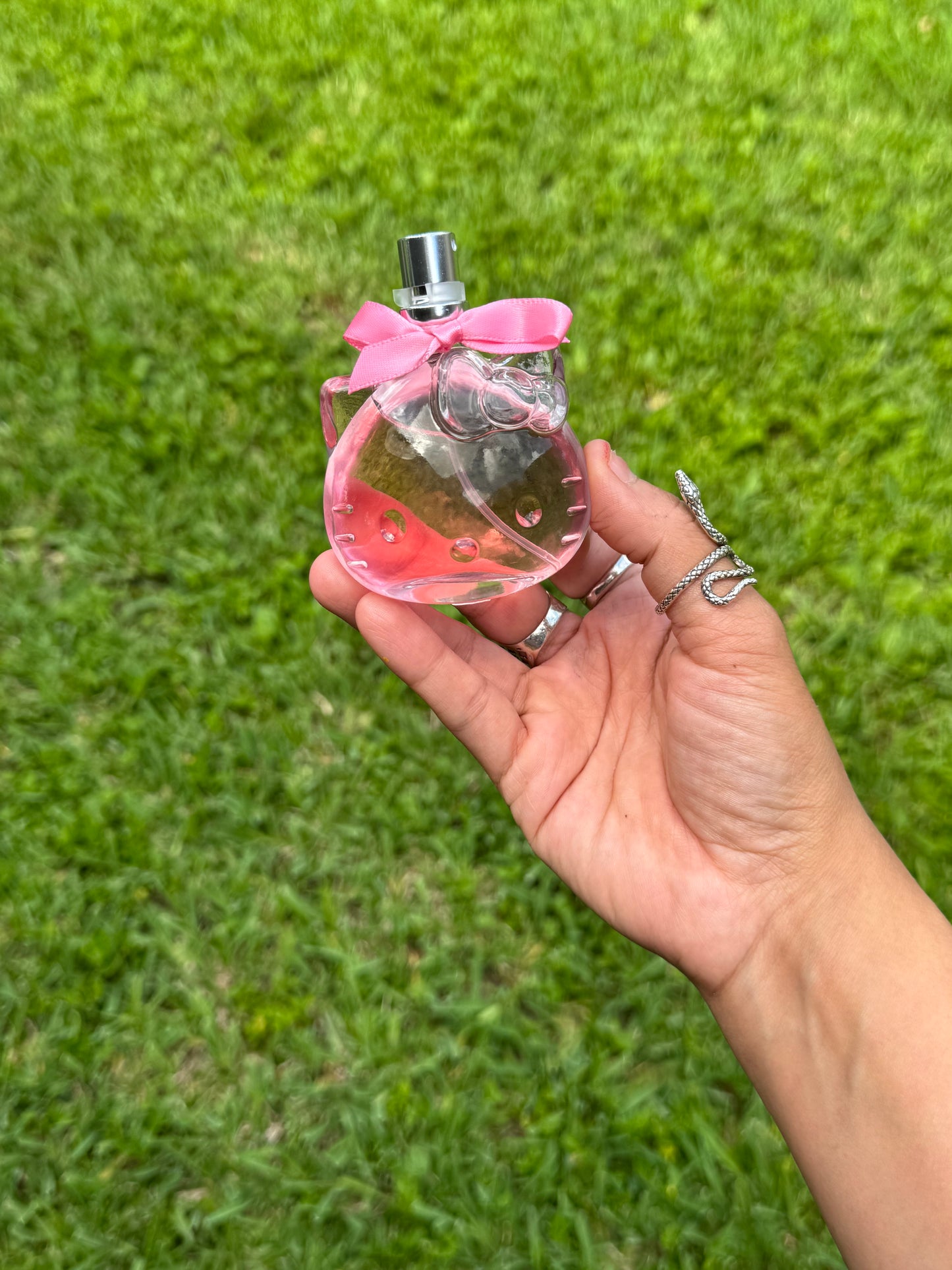 Kitty bow perfume