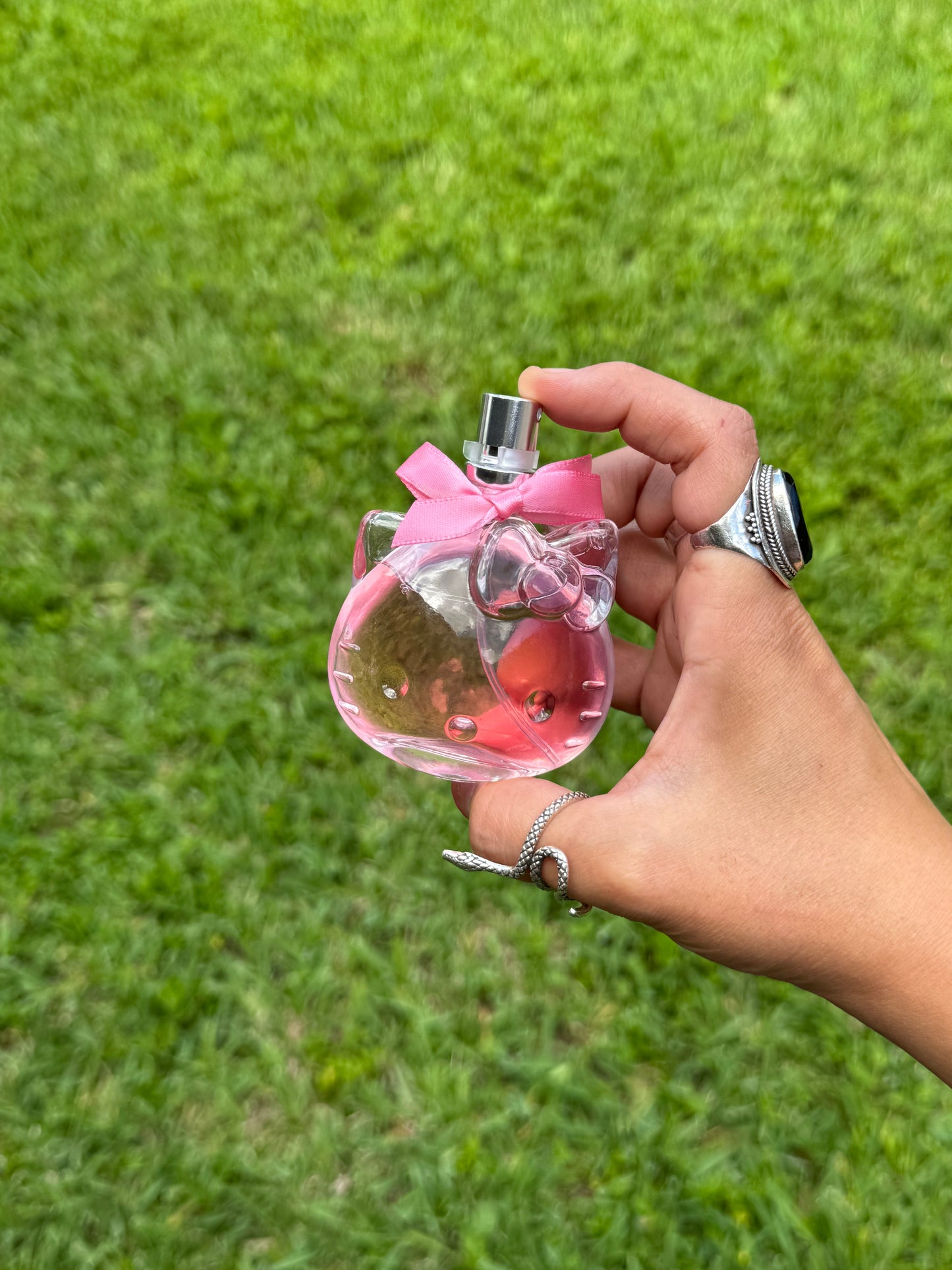 Kitty bow perfume