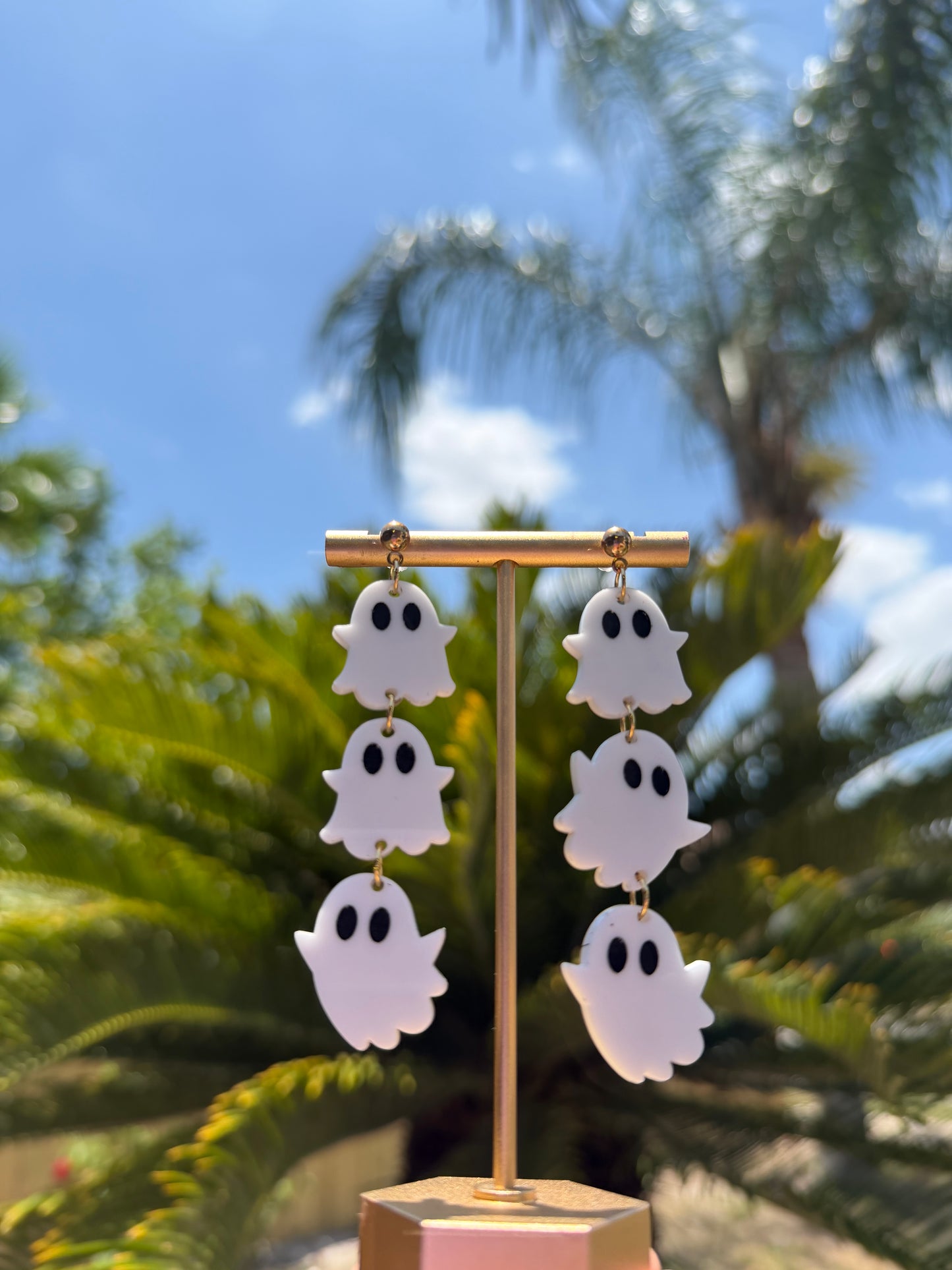 Flying ghosties
