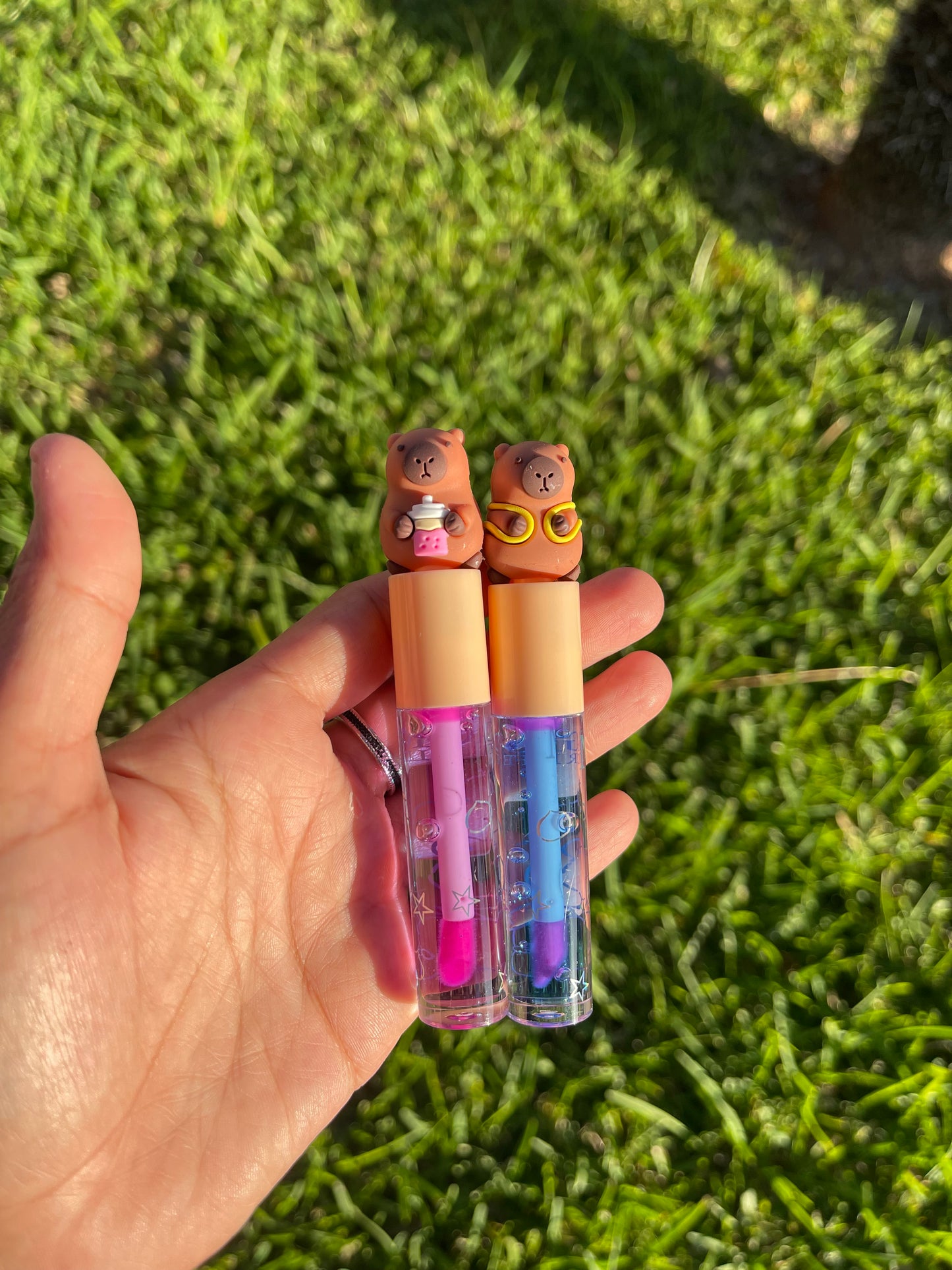 Capybara color changing lipgloss