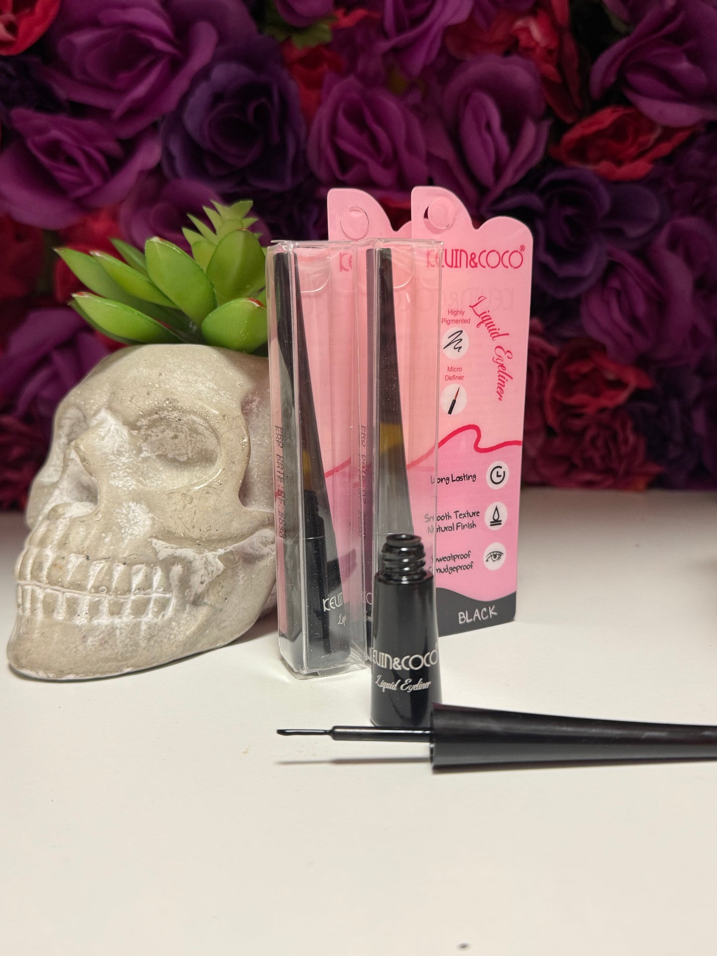 Liquid liner brush